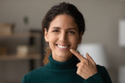 Dientes en un día: El poder transformador de los miniimplantes dentales