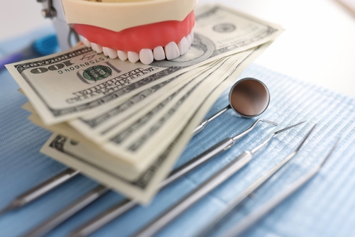 ¿Son deducibles de impuestos los implantes dentales en Austin, TX | Aspire Dental
